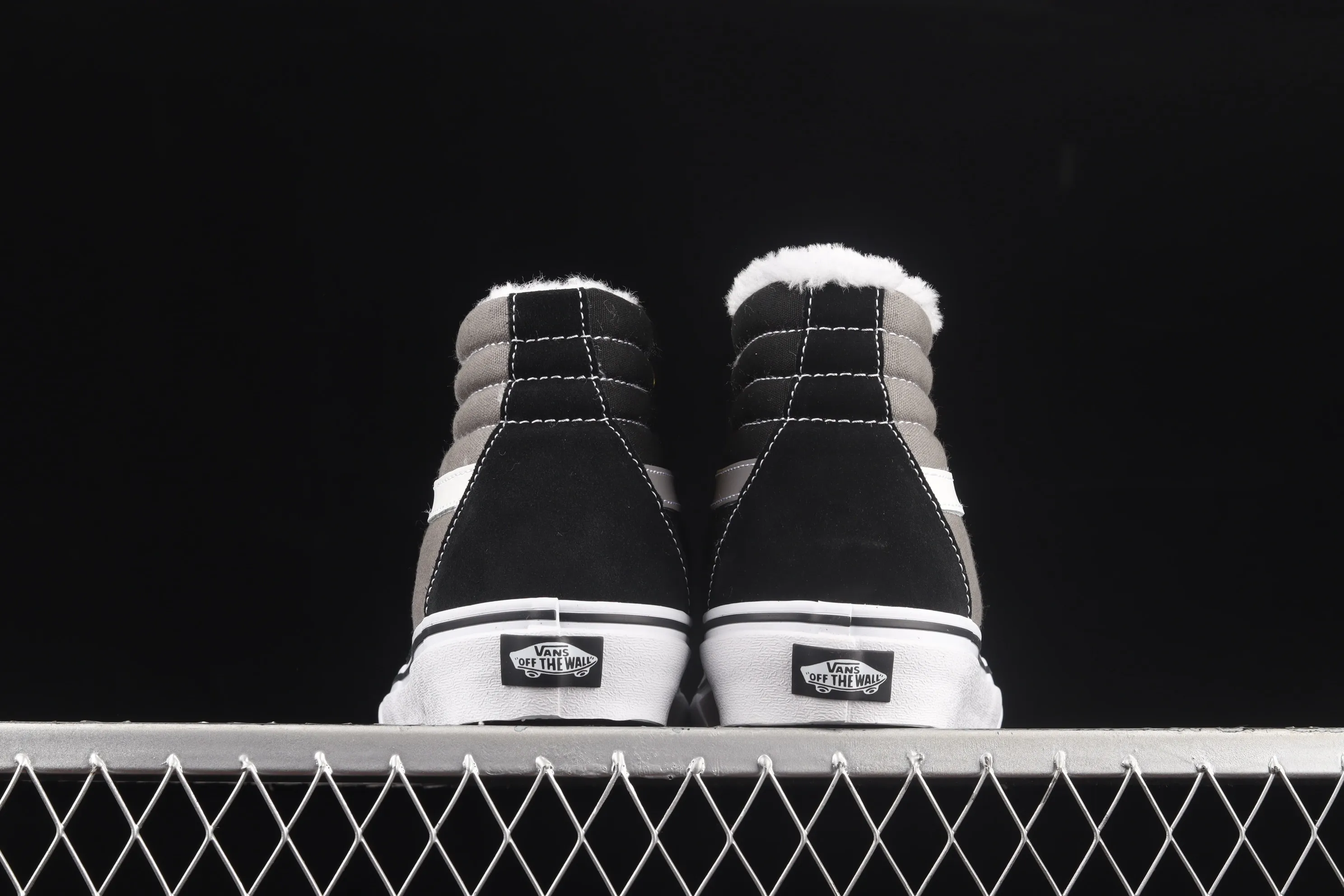All categories Vans Vans series Vans Hi Vans high-top plus velvet Vans Sk8-Hi 2021 new black and gray color matching high-top casual sneakers VN0A3WM3218